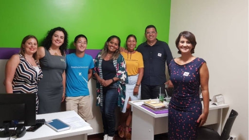 Pessoas reunidas se preparando para o intercâmbio