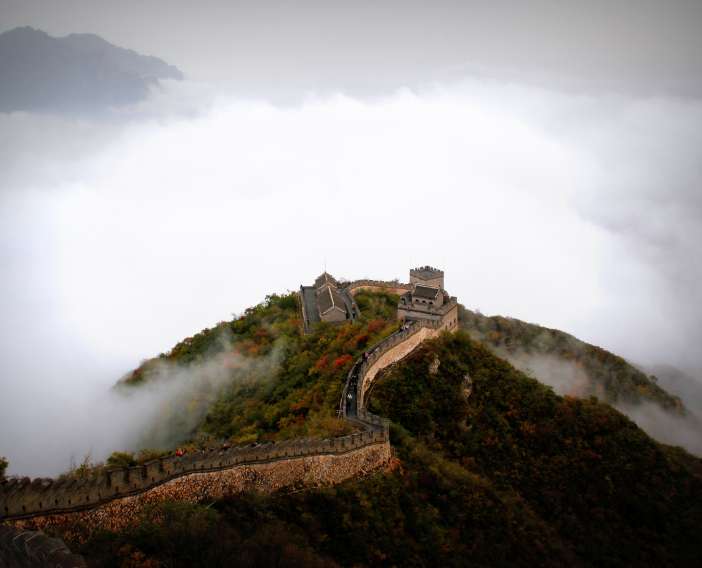 montanha chinesa nas nuvens